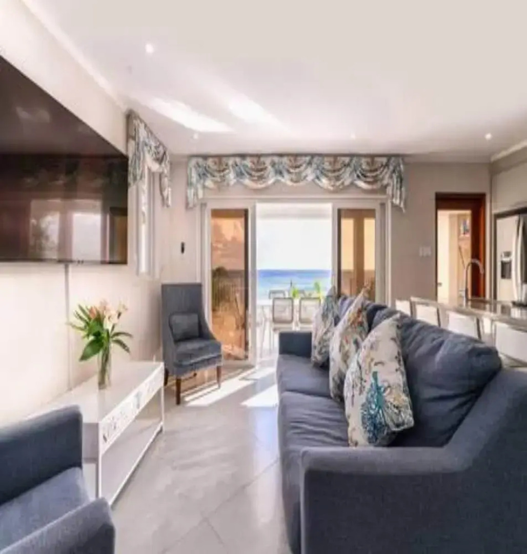 Villa Francoise - 4 Bedroom Beachfront w Pool