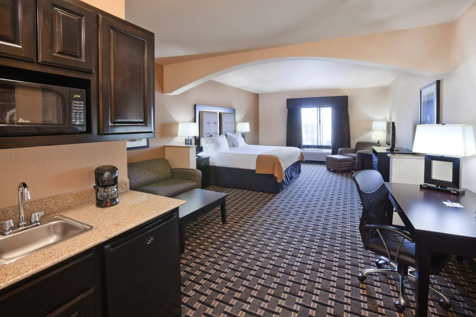 Holiday Inn Express & Suites Denton North by IHG