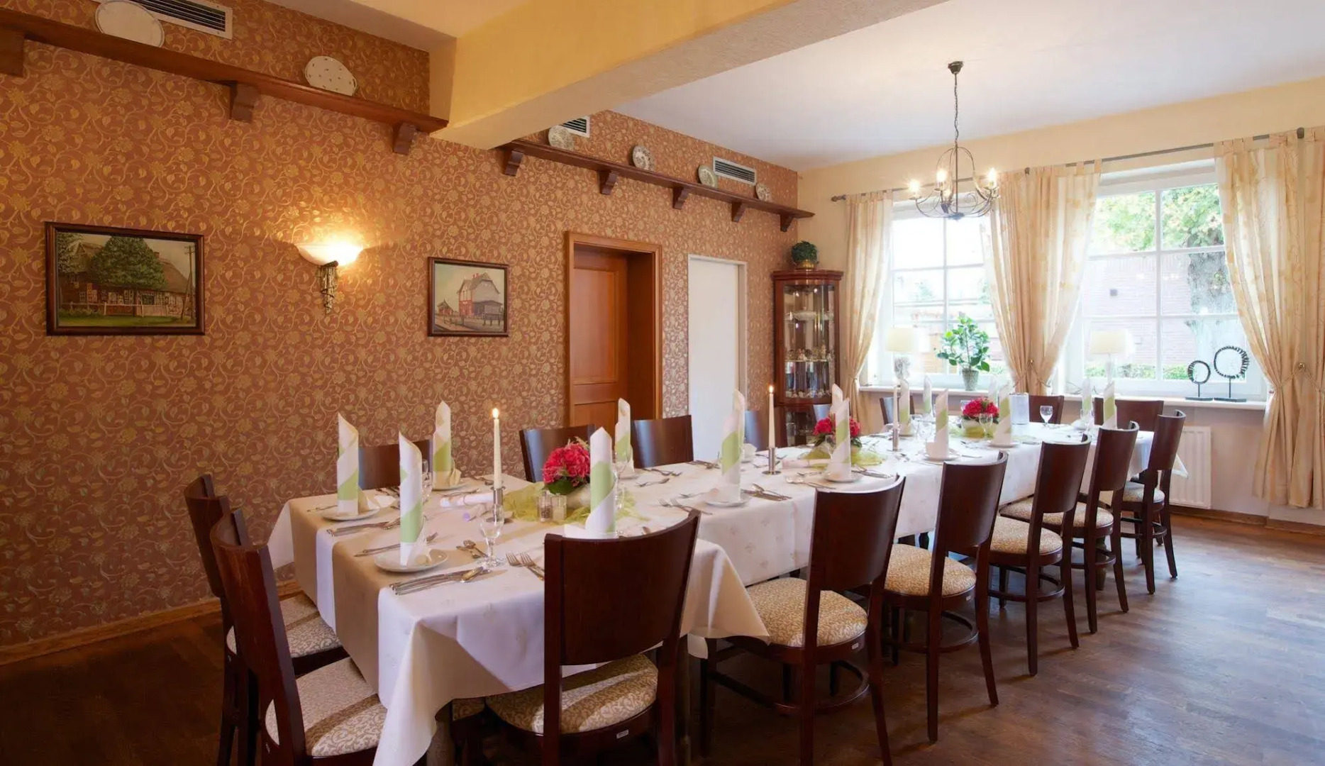 Hotel, Restaurant und Weinhandel Weinbek