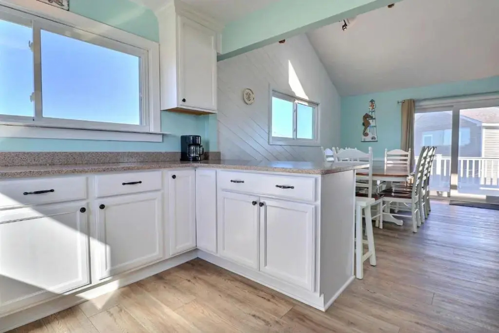 7148 Just Beachy 1 Min Walk to Beach