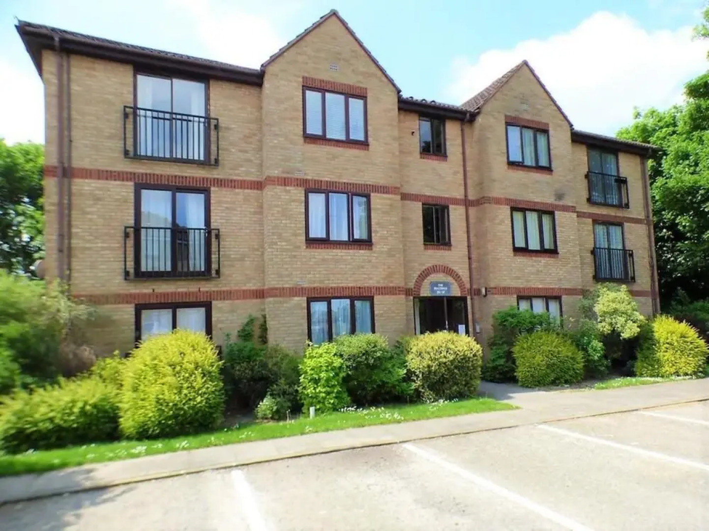 MALTING-GREEN DOOR-One Bedroom Apartment