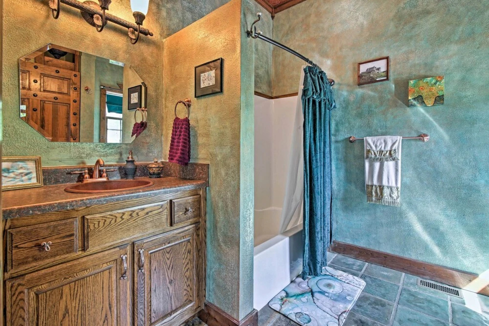 11 Mi to Dtwn: Murphy Gem w/ Hot Tub & Mtn Views!