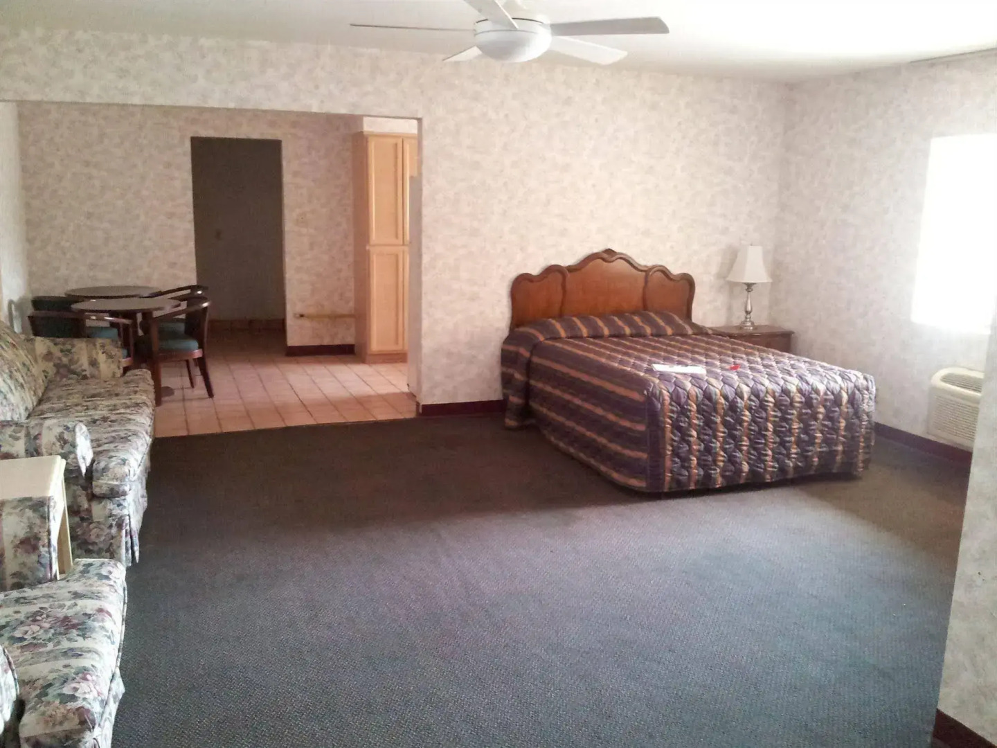 Sun Valley Inn & Suites