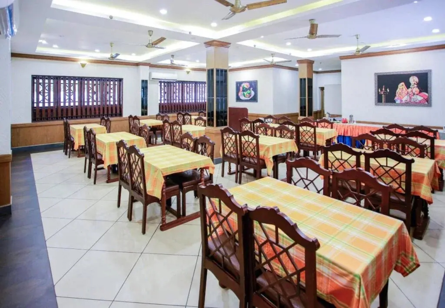 OYO 26692 Alankar Elite Inns