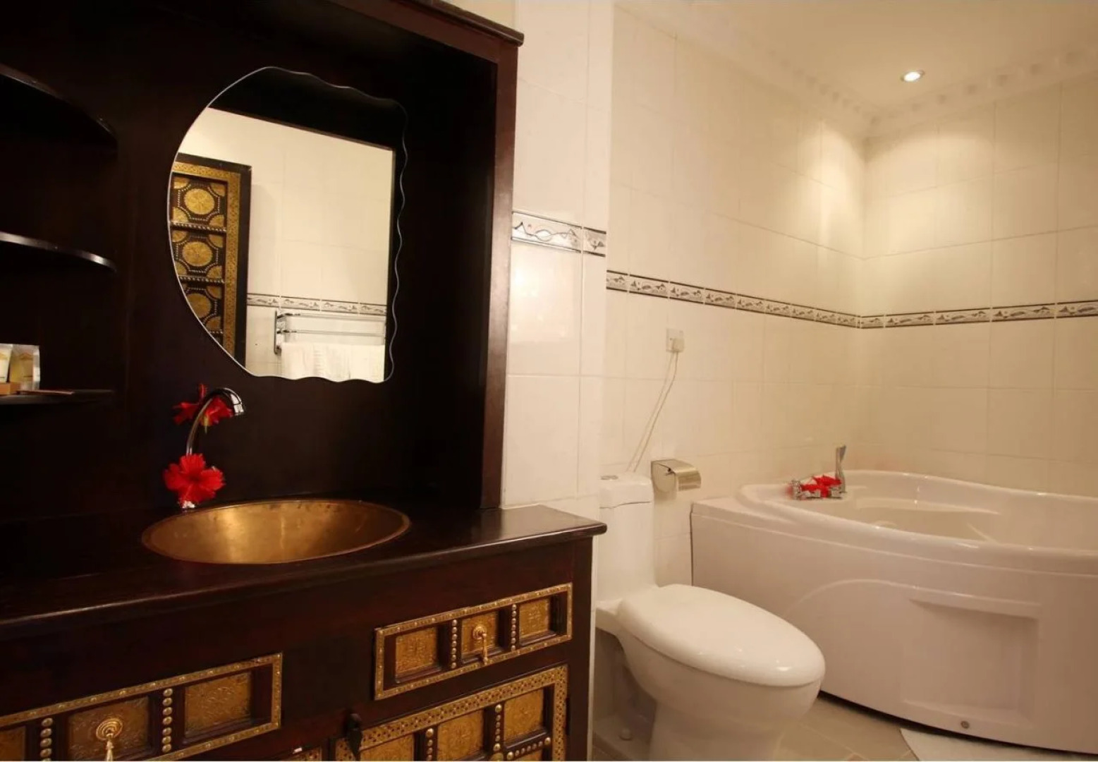 Golden Tulip Stonetown Boutique