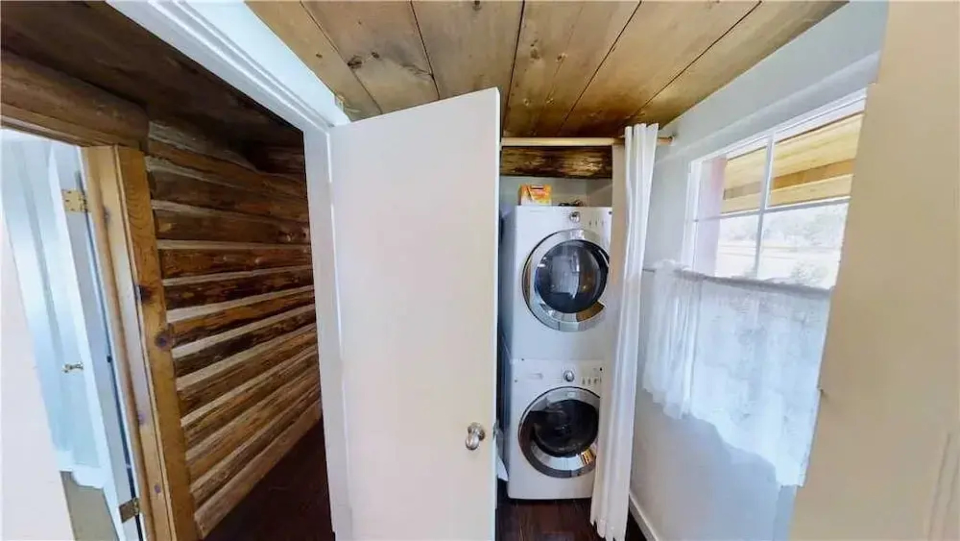 Pack Creek Road House by RedAwning