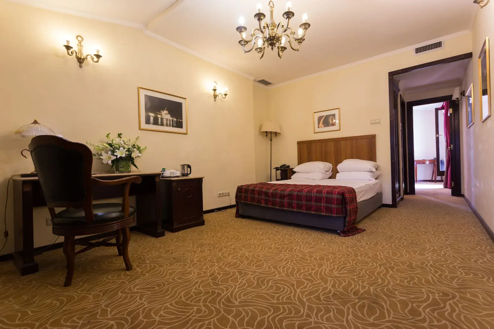 Zeus Essence Bucharest Venezia