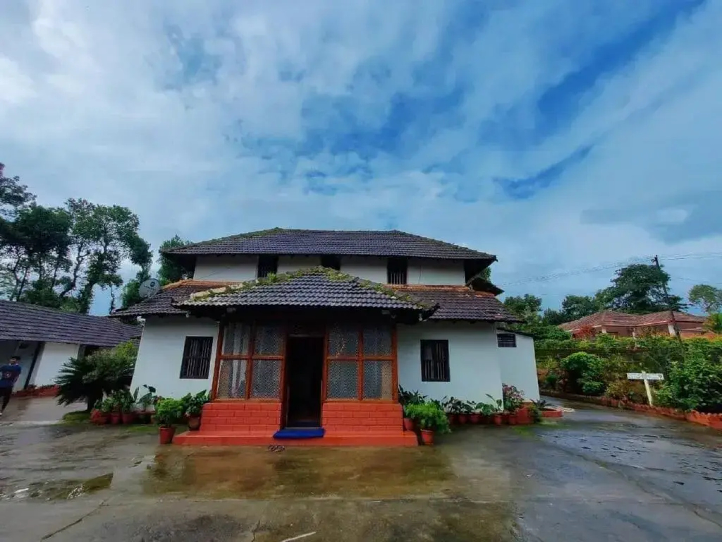 Sardar Bahadur's Heritage Bungalow Estate Stay