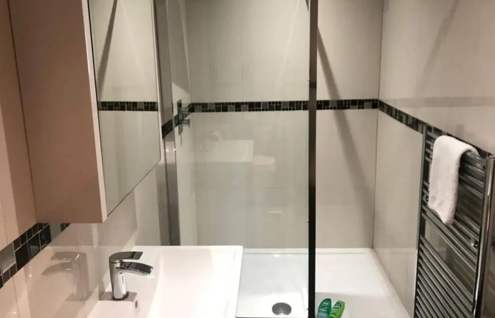 Spacious 3BR Home in Bedford for Big Groups