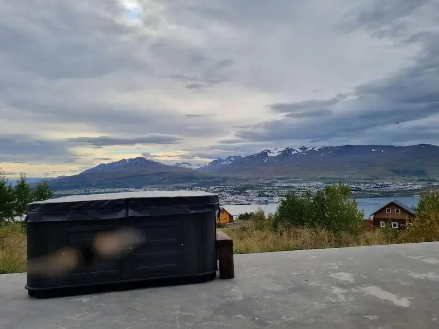 Beautiful cabin with amazing view over Akureyri