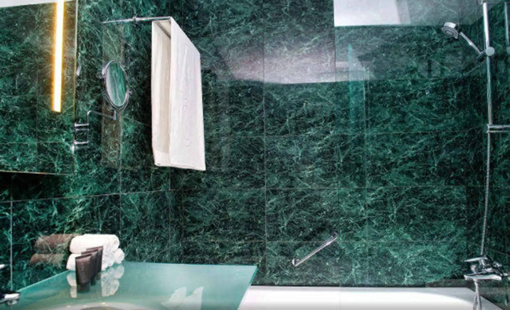 Отель Leonardo Royal Barcelona Forum