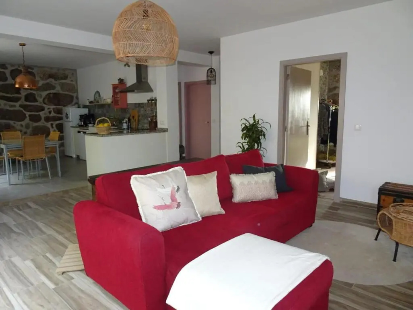 A Casa Com 2 Pereiras