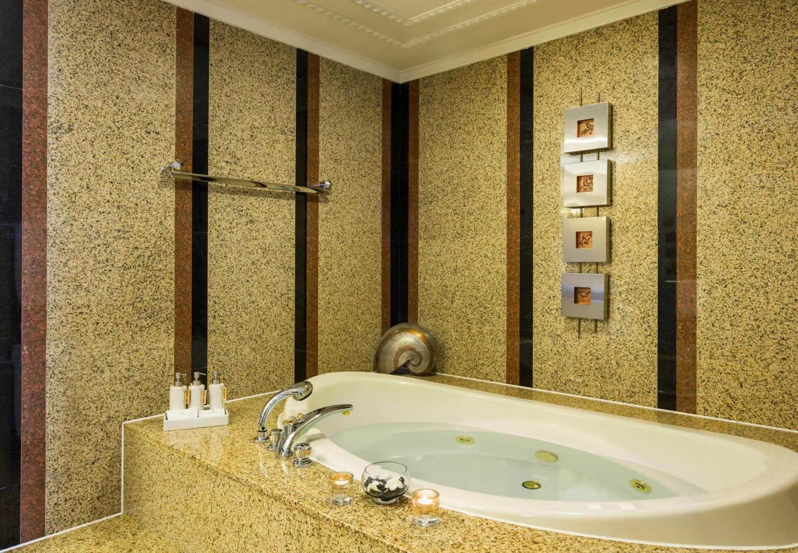 Renaissance Riverside Hotel Saigon