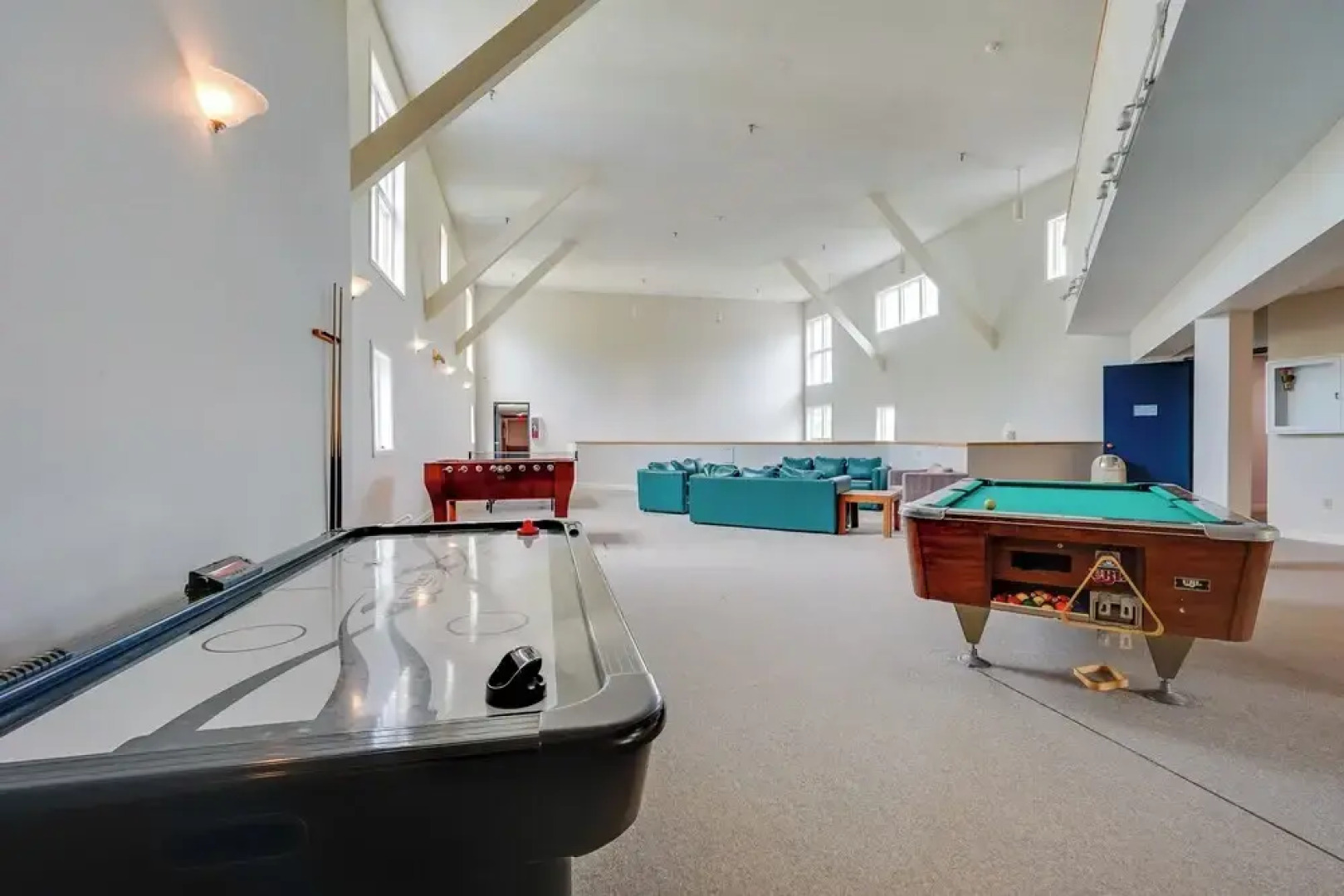 Ski-in/ski-out Magic Mountain Condo w/ Deck!