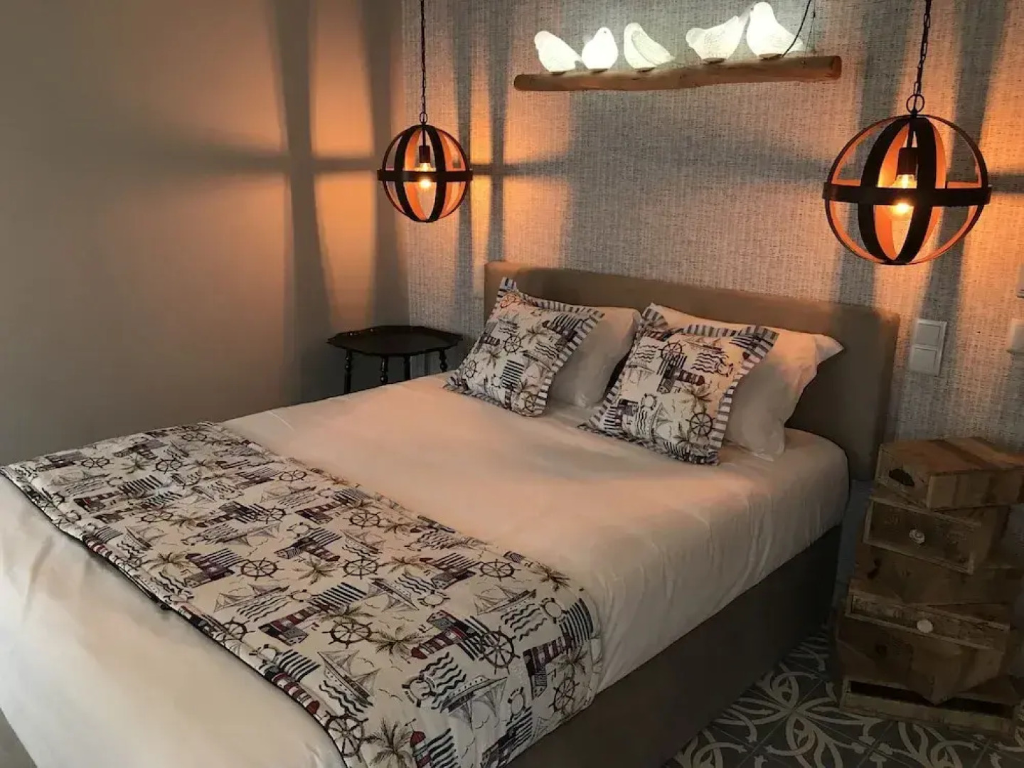 Royal Beach Hostel & Suites