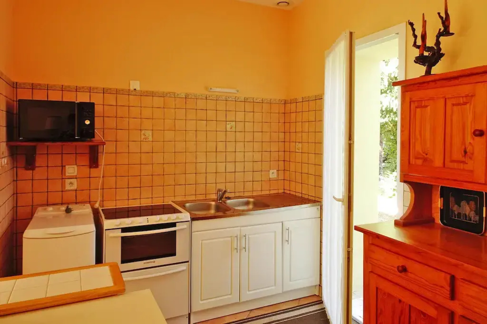 Semi-detached House on a Vineyard, Talais