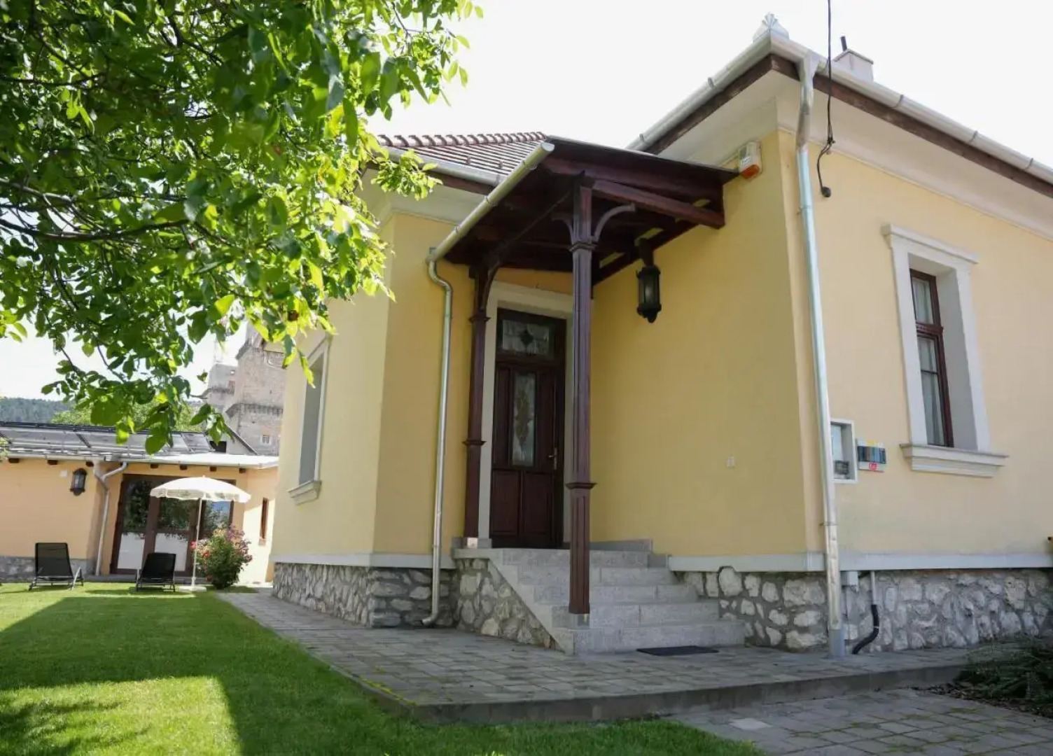 Varkert Deluxe Apartmanhaz