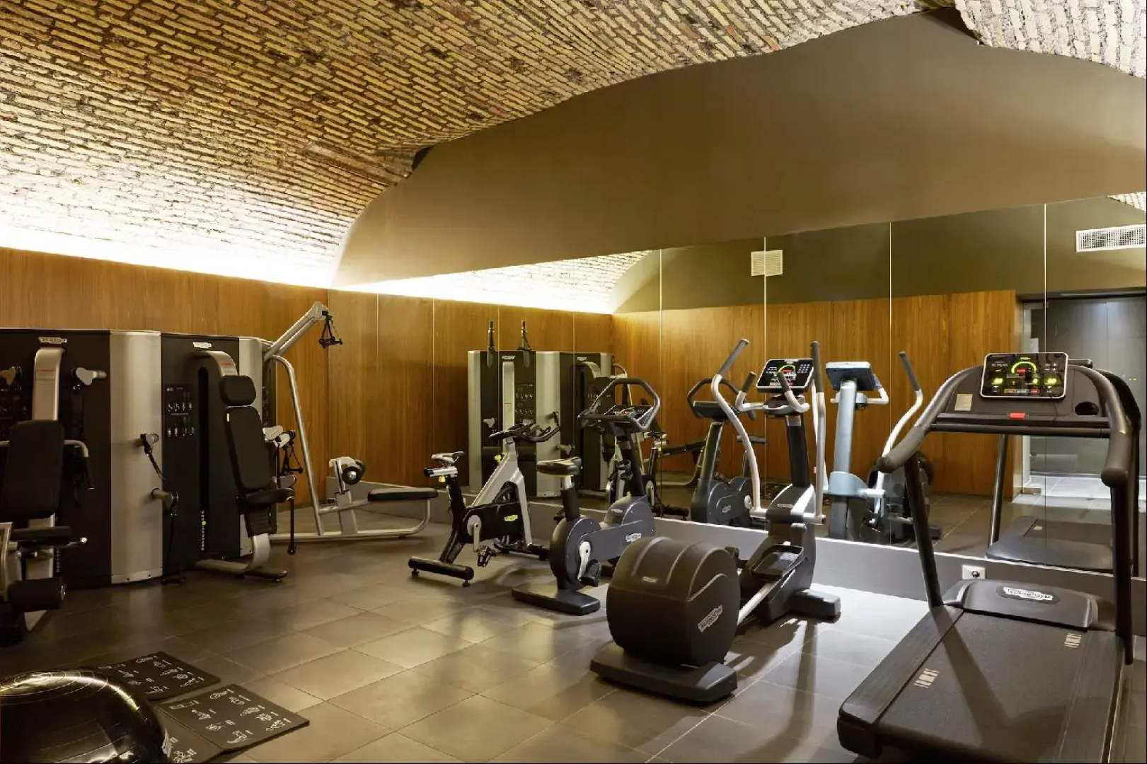 Отель The Building