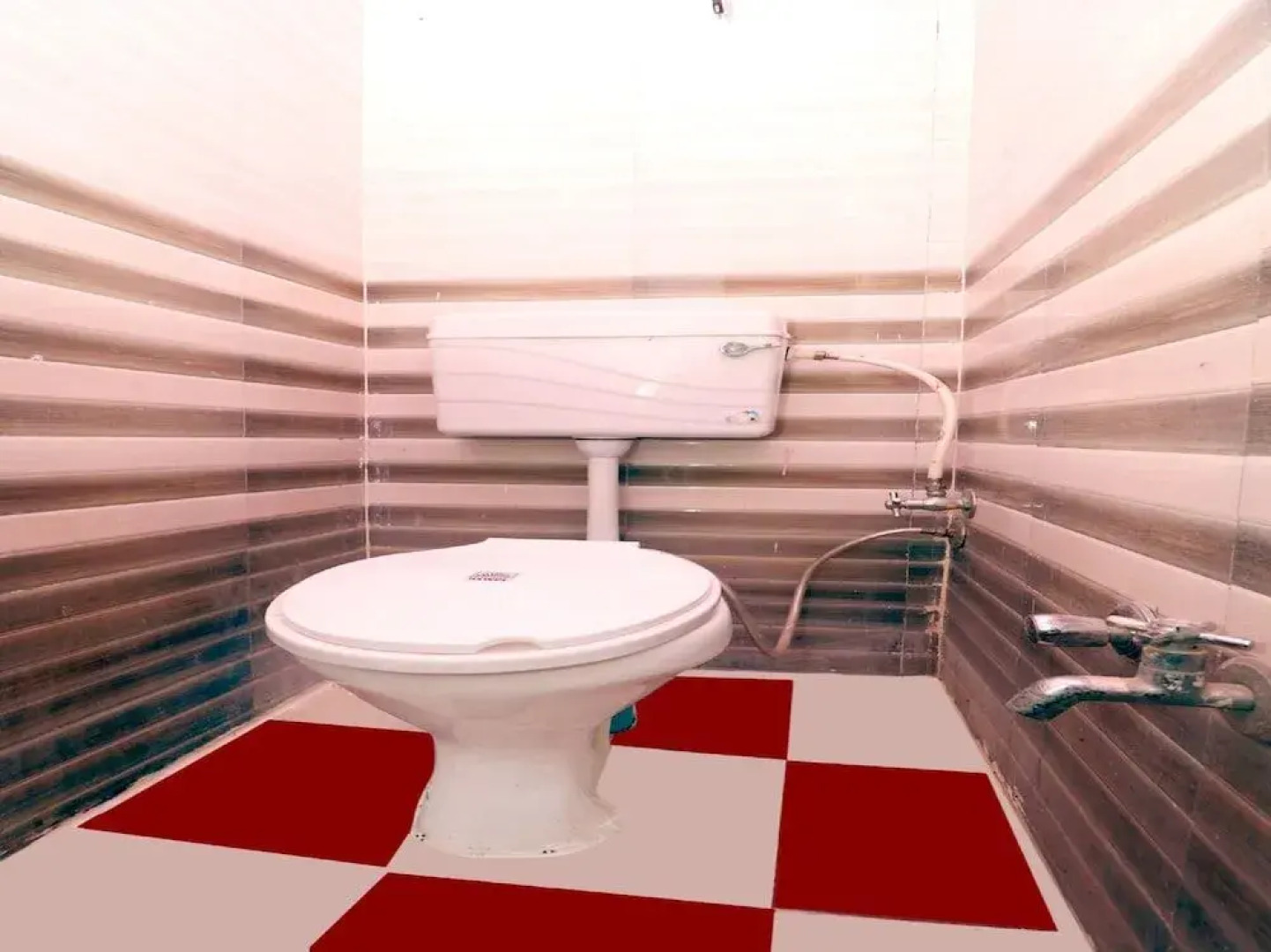 Oyo 39852 Hotel Noor