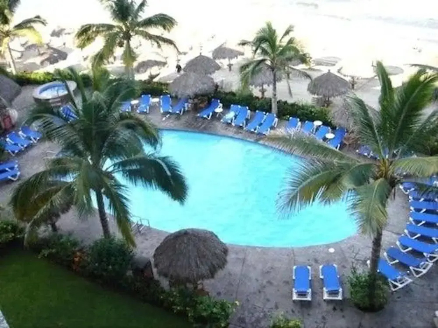 Unlimited Luxury Villas - Playa Royale Condo