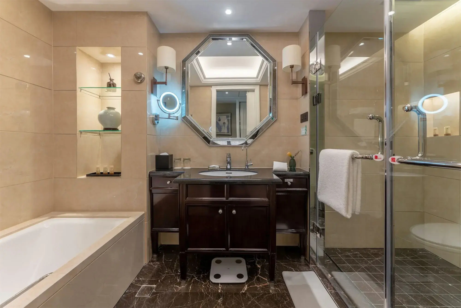 Yun-Zen Jinling World Trade Plaza Hotel