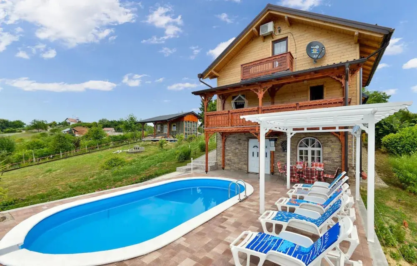 Awesome Home in Donja Zelina With 3 Bedrooms, Wifi and Outdoor Swimming Pool