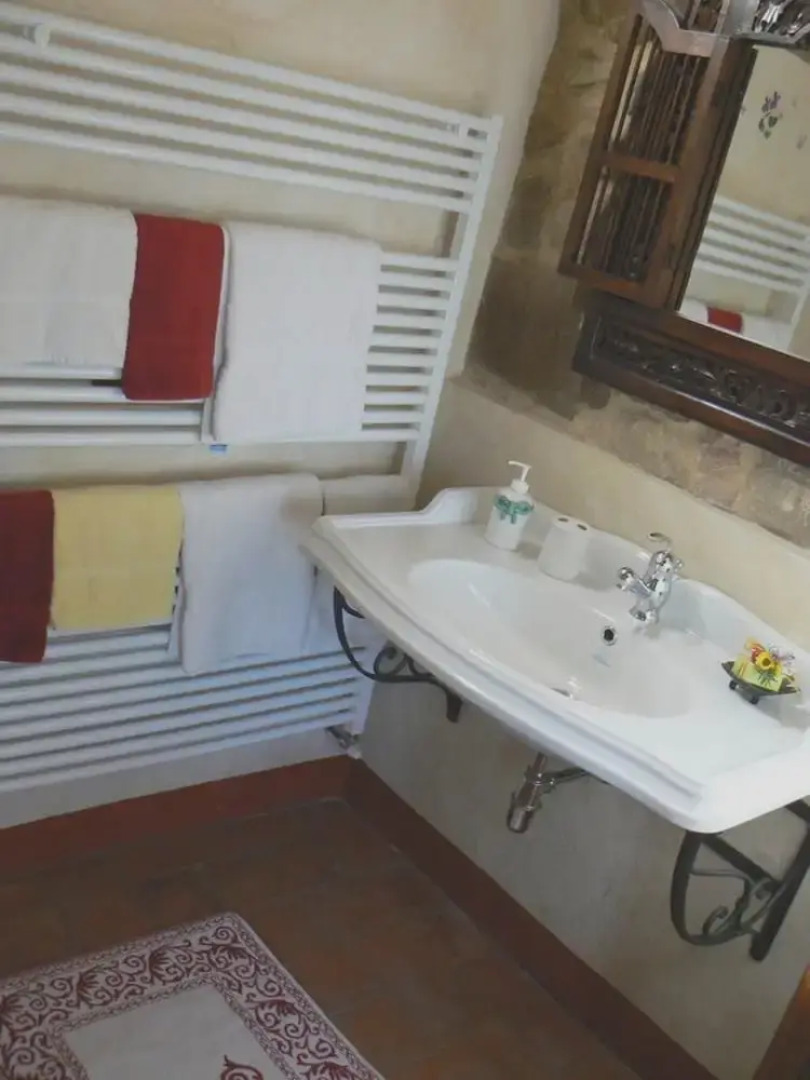 Villa With one Bedroom in Monte San Savino, With Wonderful Mountain View, Pool Access, Furnished Garden