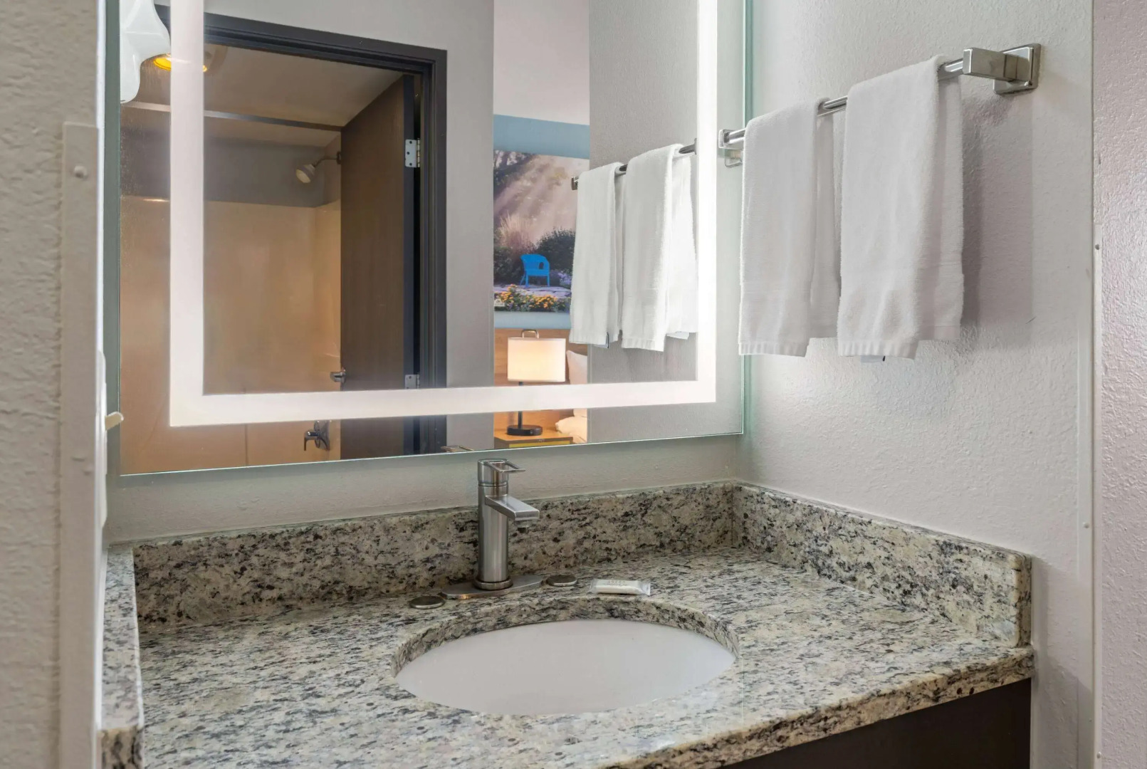 Days Inn by Wyndham Neenah