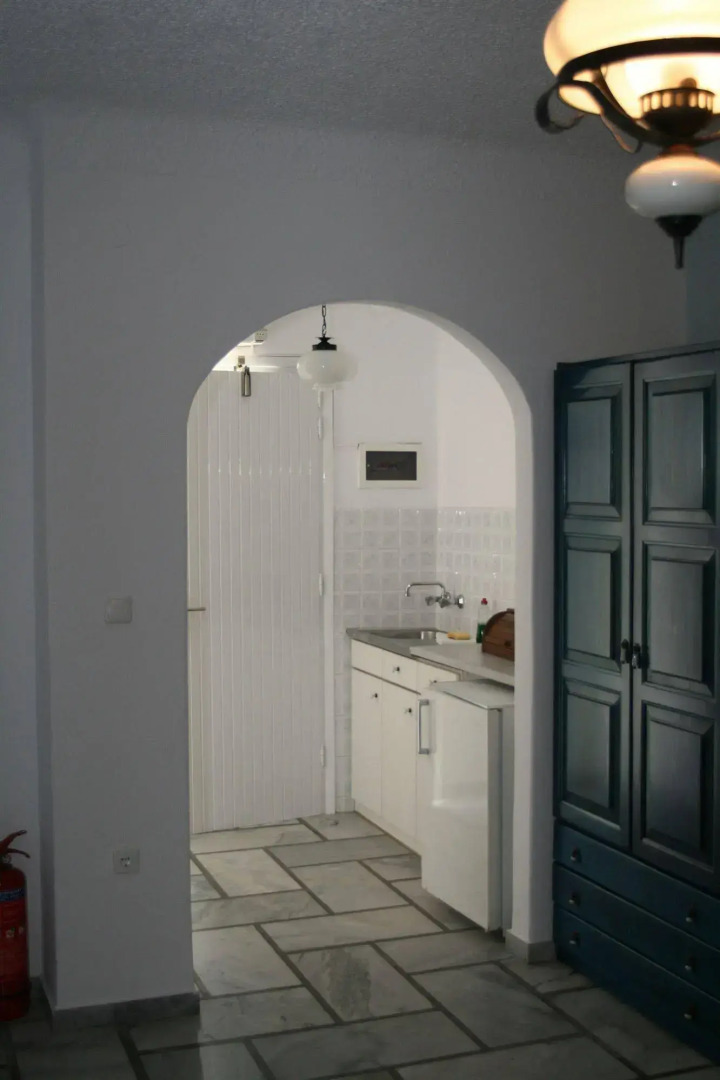 Adonis Hotel Studios & Apartments