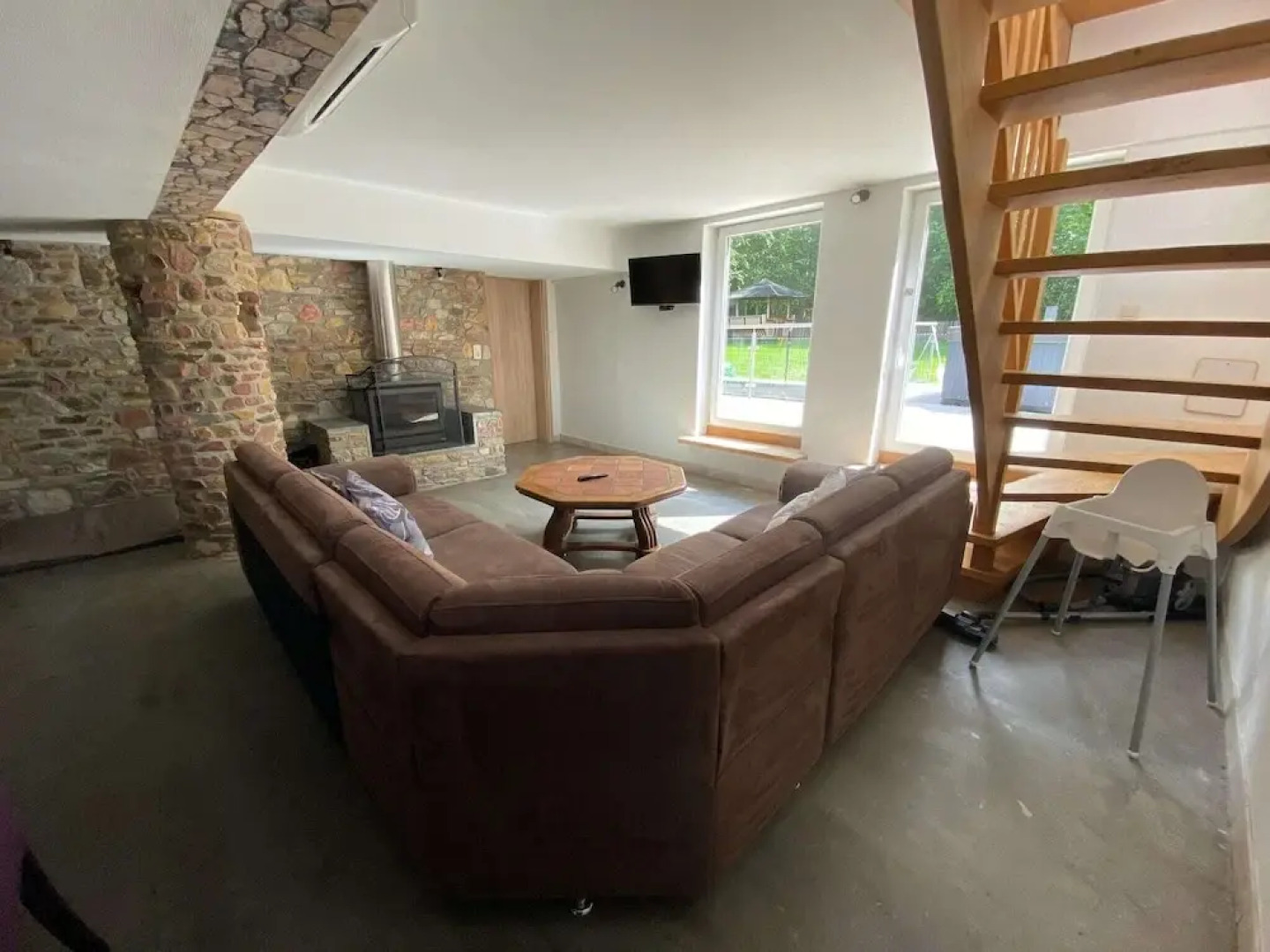 Spacious Chalet in Jalhay with Jacuzzi