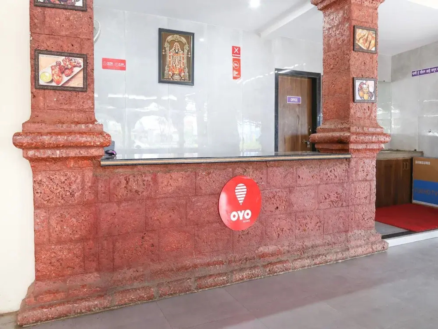 OYO 16138 Raj Palace