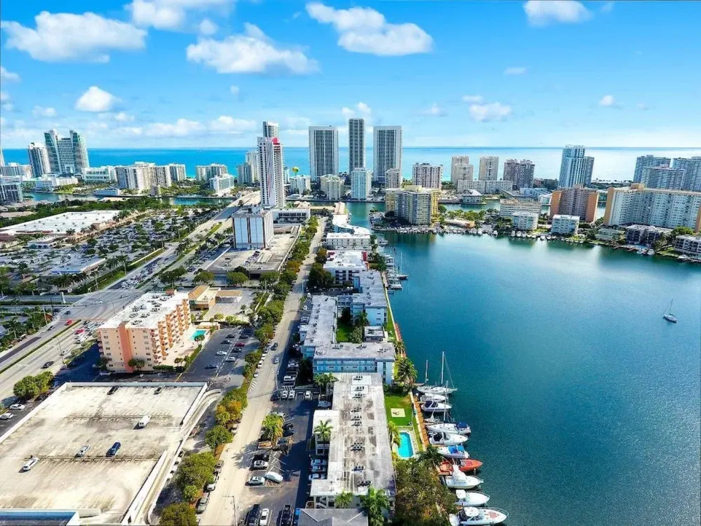 Stylish & Unique 1 BR Designer Waterview APT