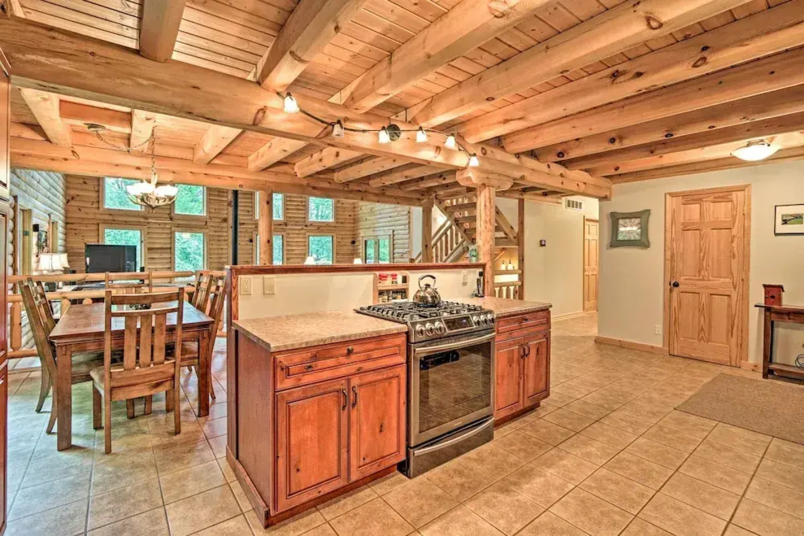 Quiet Cabin w/ Hot Tub ~ 15 Mi to State Parks!