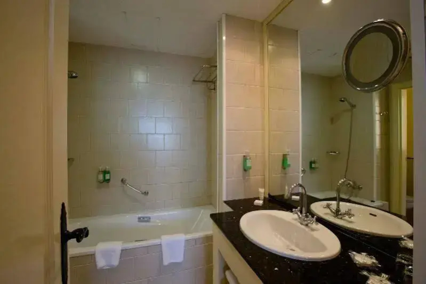 Las Lomas Village – Luxury Apartments