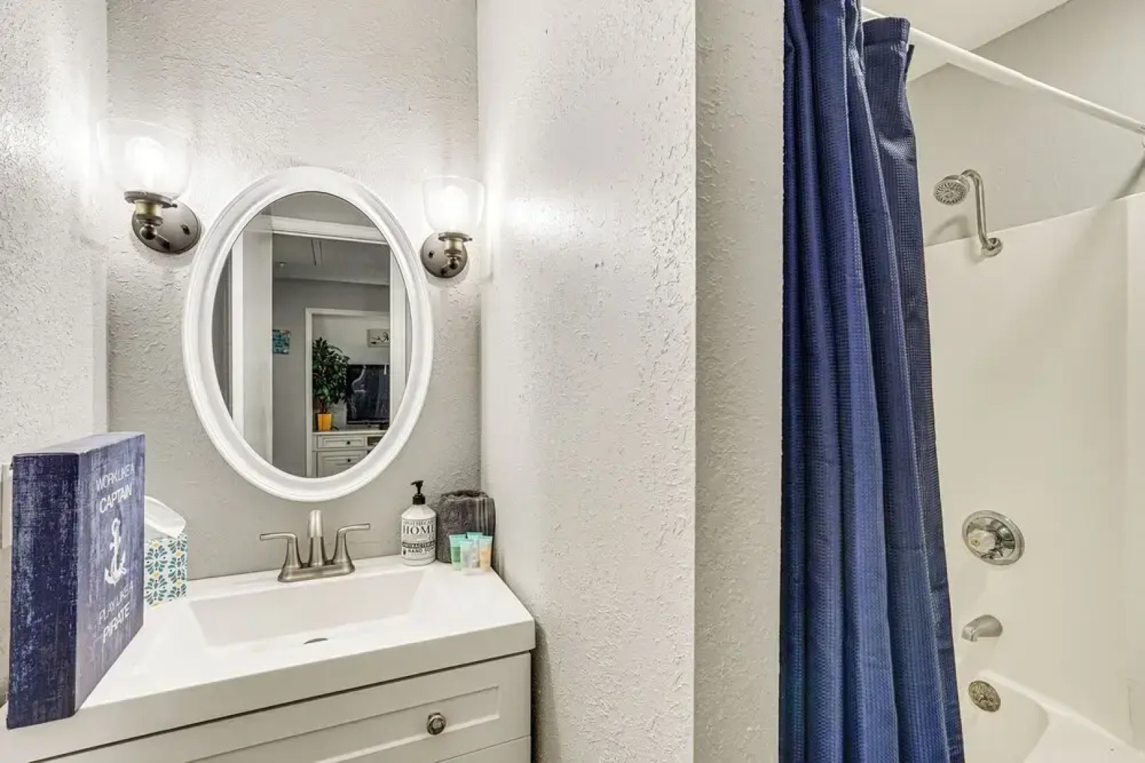 Waterfront Yard, Dock + Game Room: Linn Creek Home