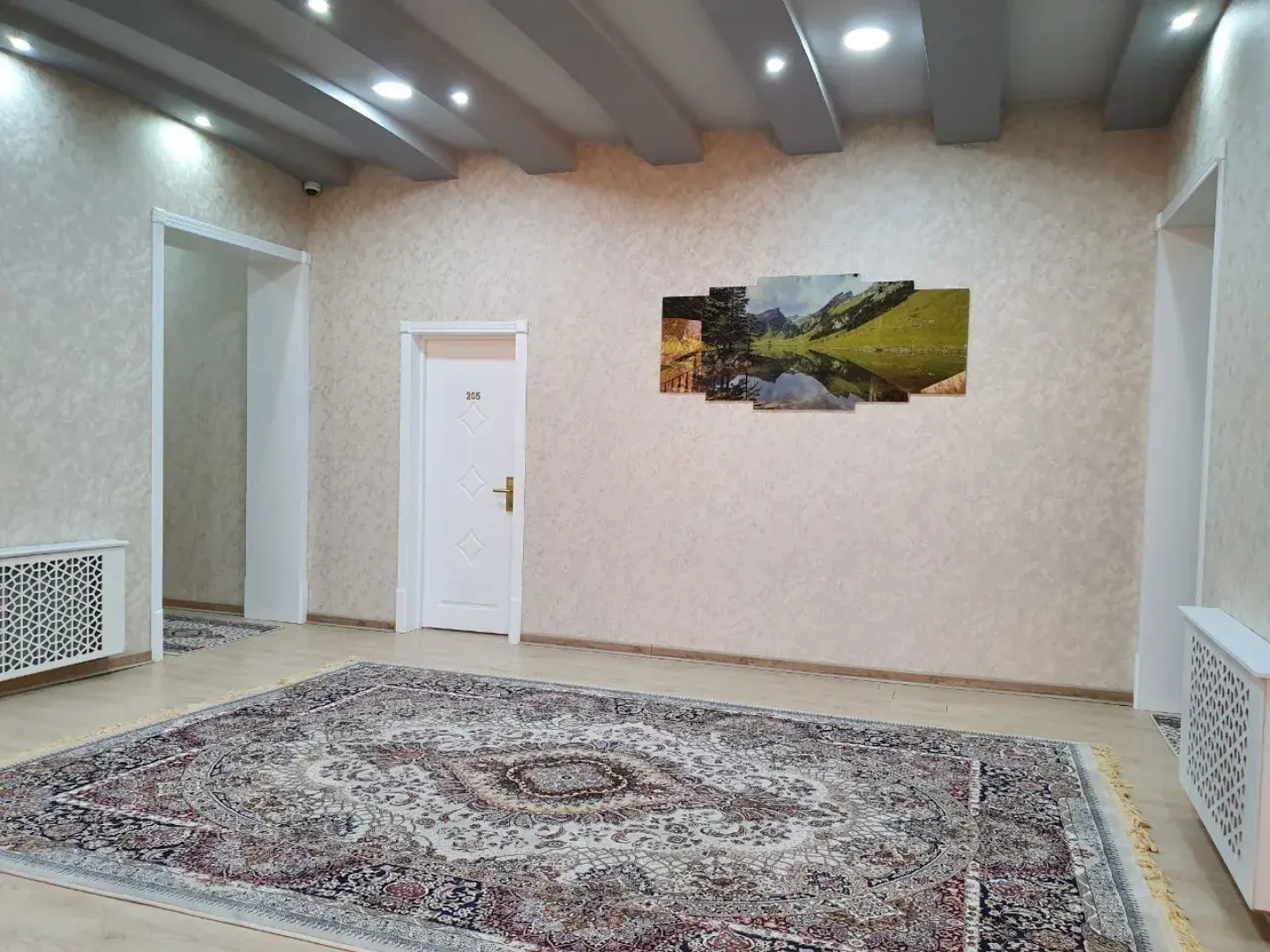 Отель Saroy Palace