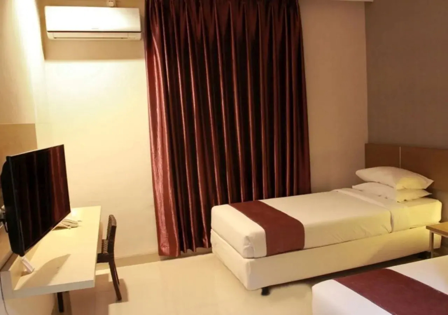 Smile Hotel by RedDoorz