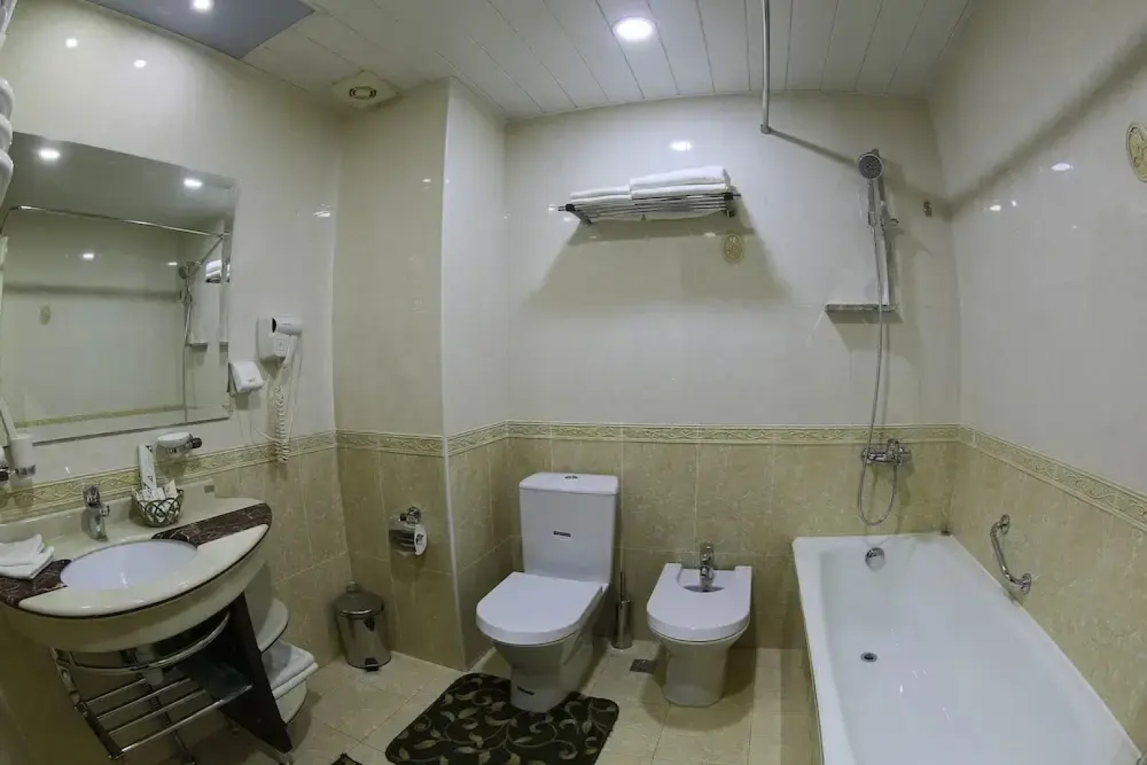 Отель Zargaron Plaza