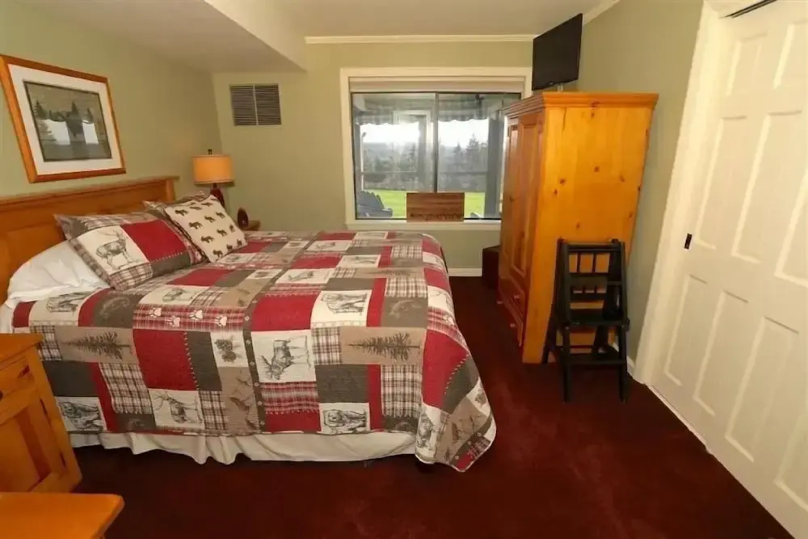 Seven Springs 1 Bedroom Premium Condo, Walking Distance to Slopes by RedAwning