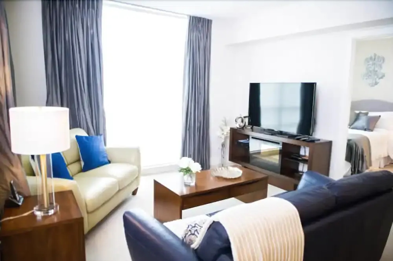 Executive Suites by Roseman - Luna