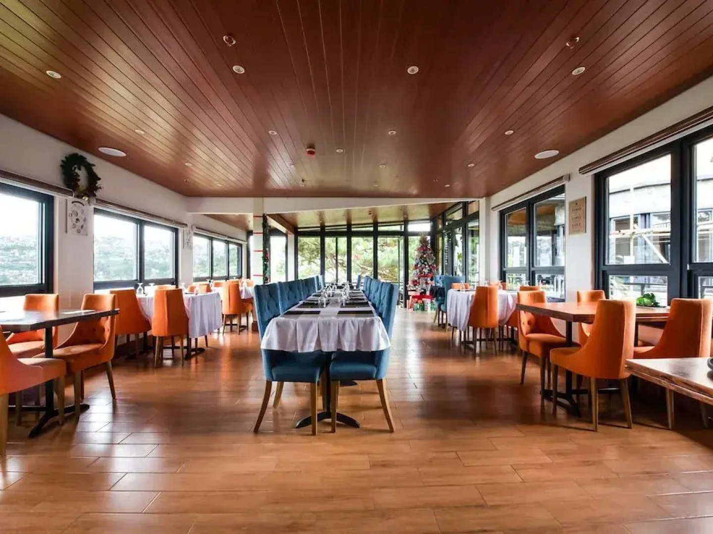 Vaccinated Staff - Capital O 492 Sunset View Ridge Residences