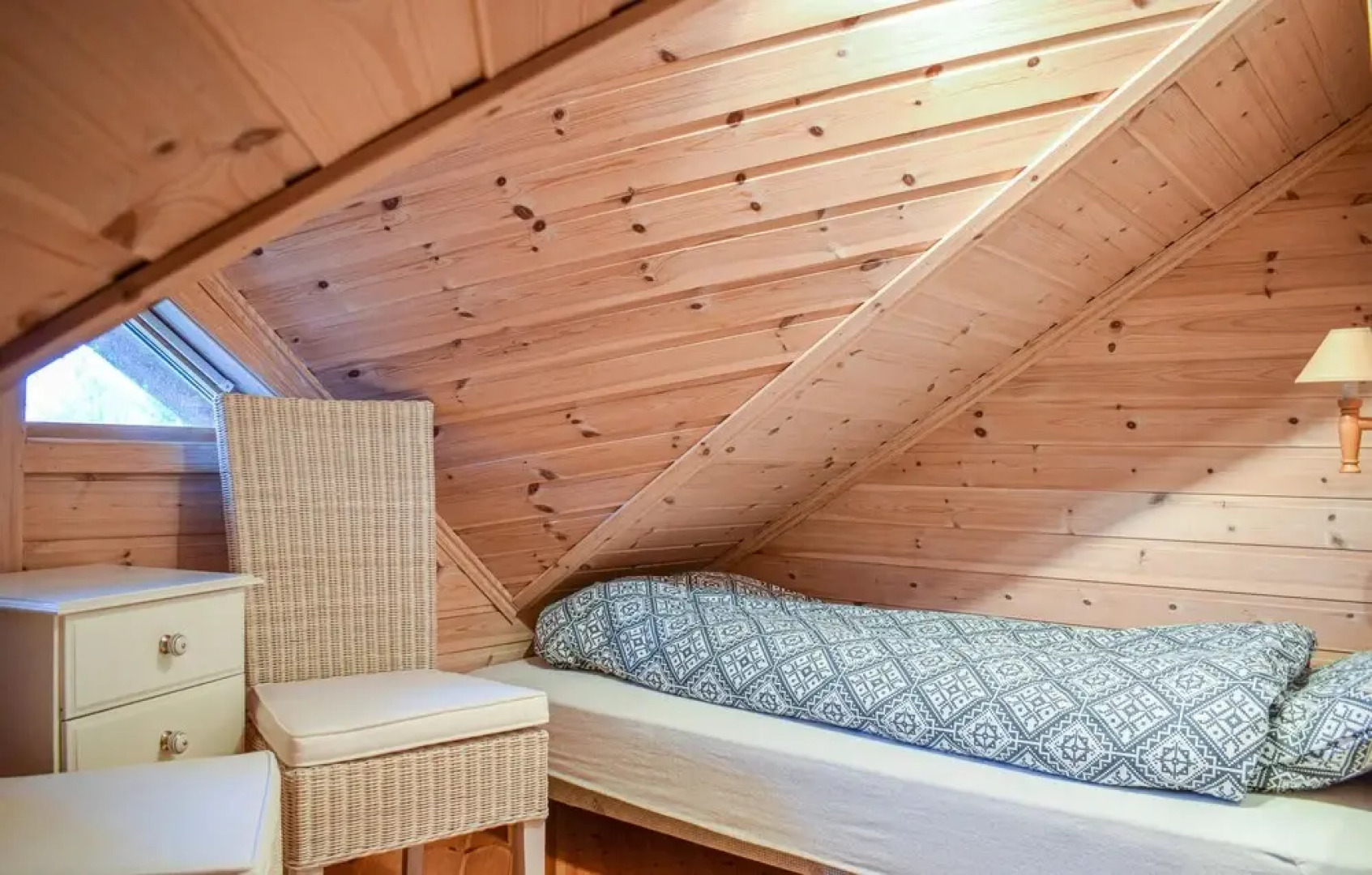 Nice Home in Bjoa With 4 Bedrooms, Wifi and Indoor Swimming Pool