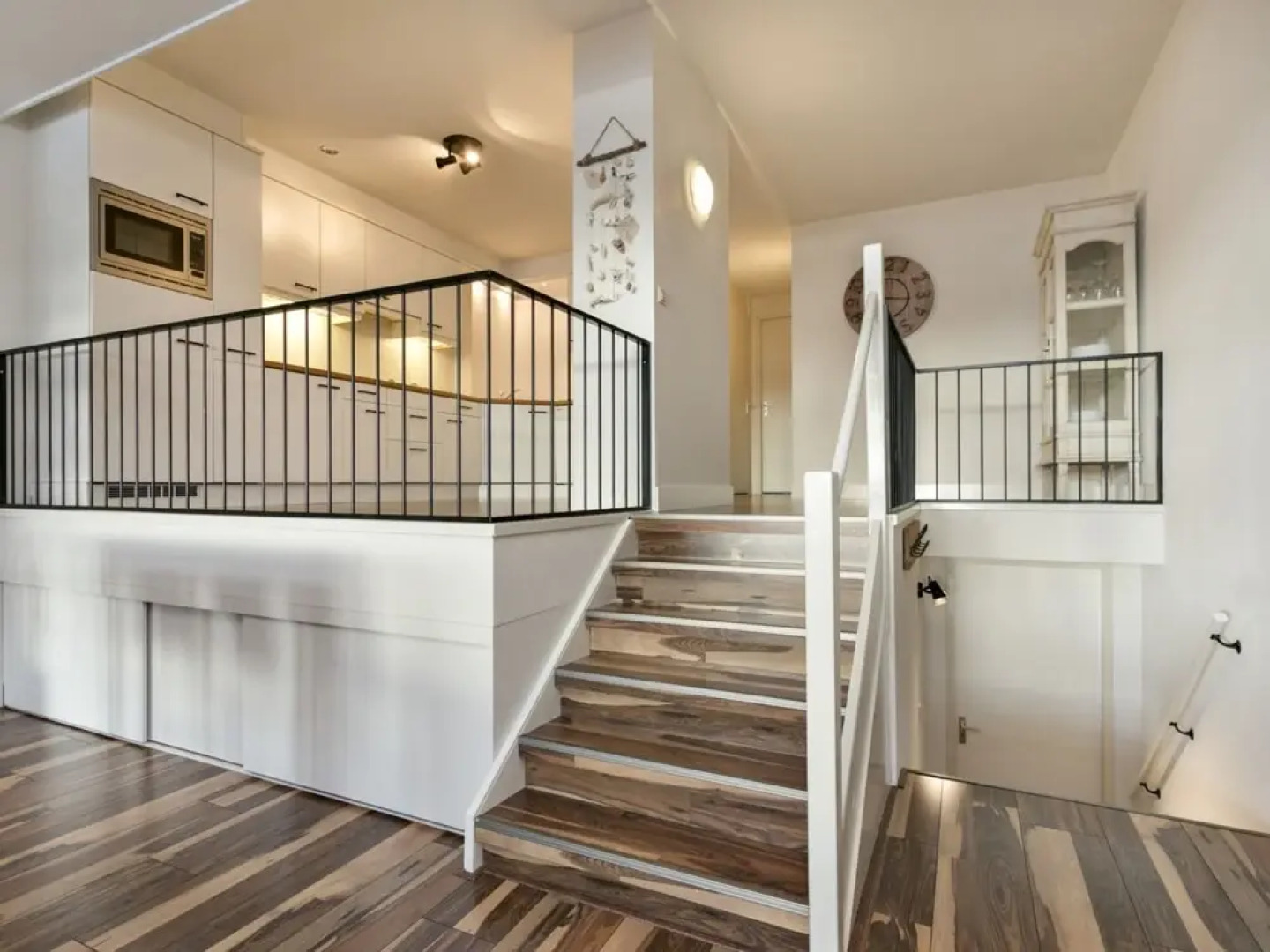 Spacious Luxury Apartment With Beautiful Views of the Marina