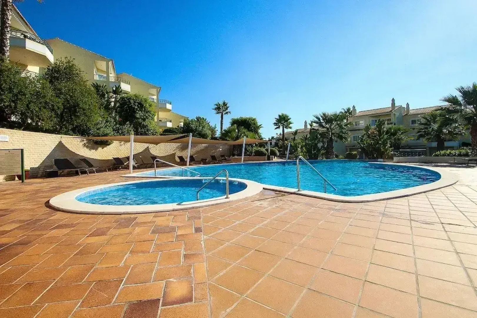 49 Presa da Moura Superbly 2 Bed Townhouse Clos