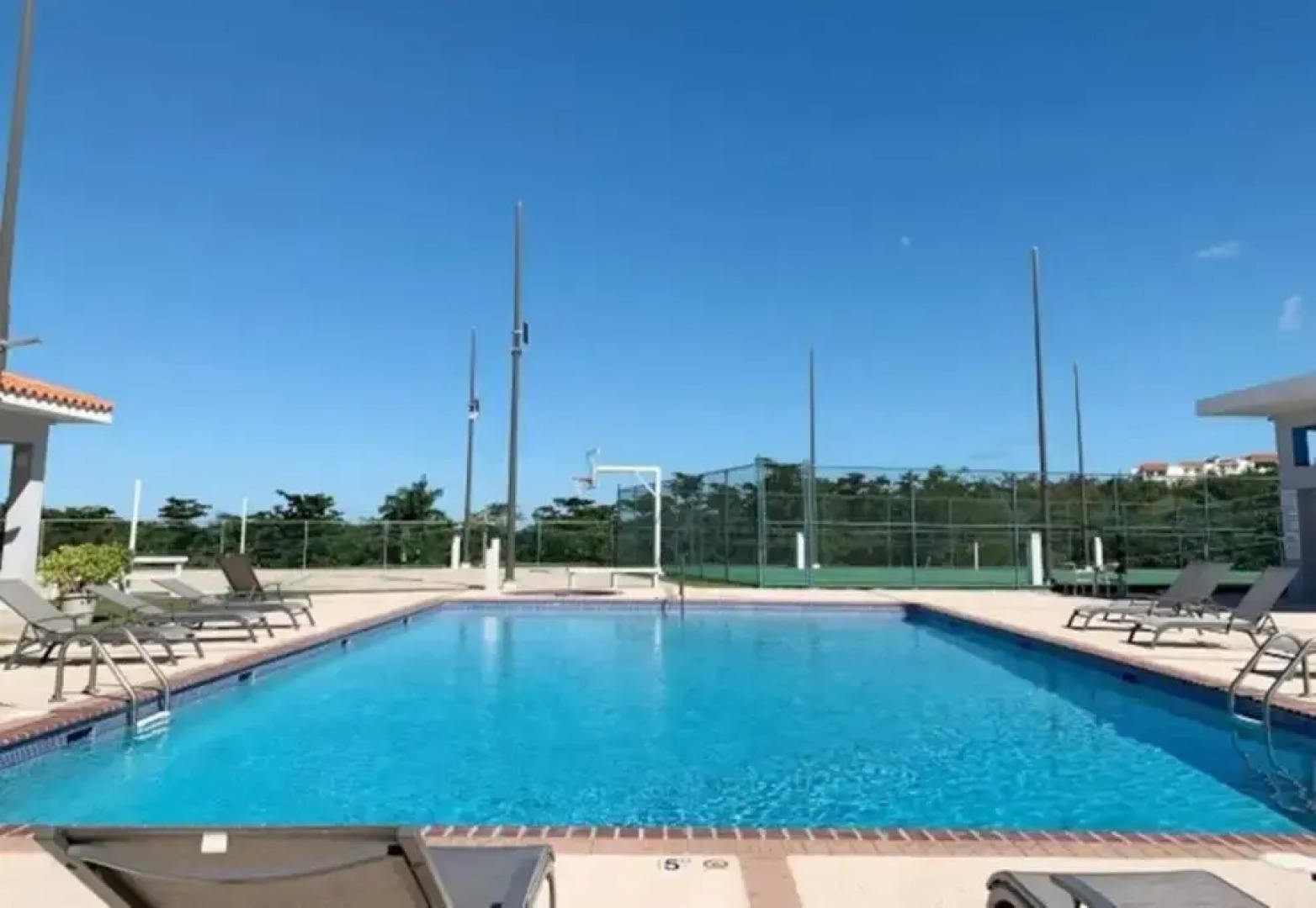 3 Bedroom Apt. close to main beaches/ attractions