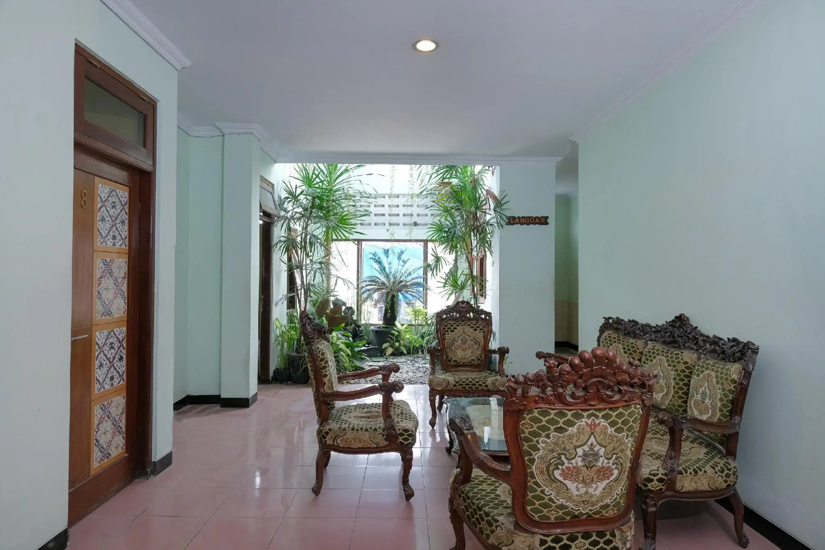 OYO 512 Ndalem Mantrijeron Hotel