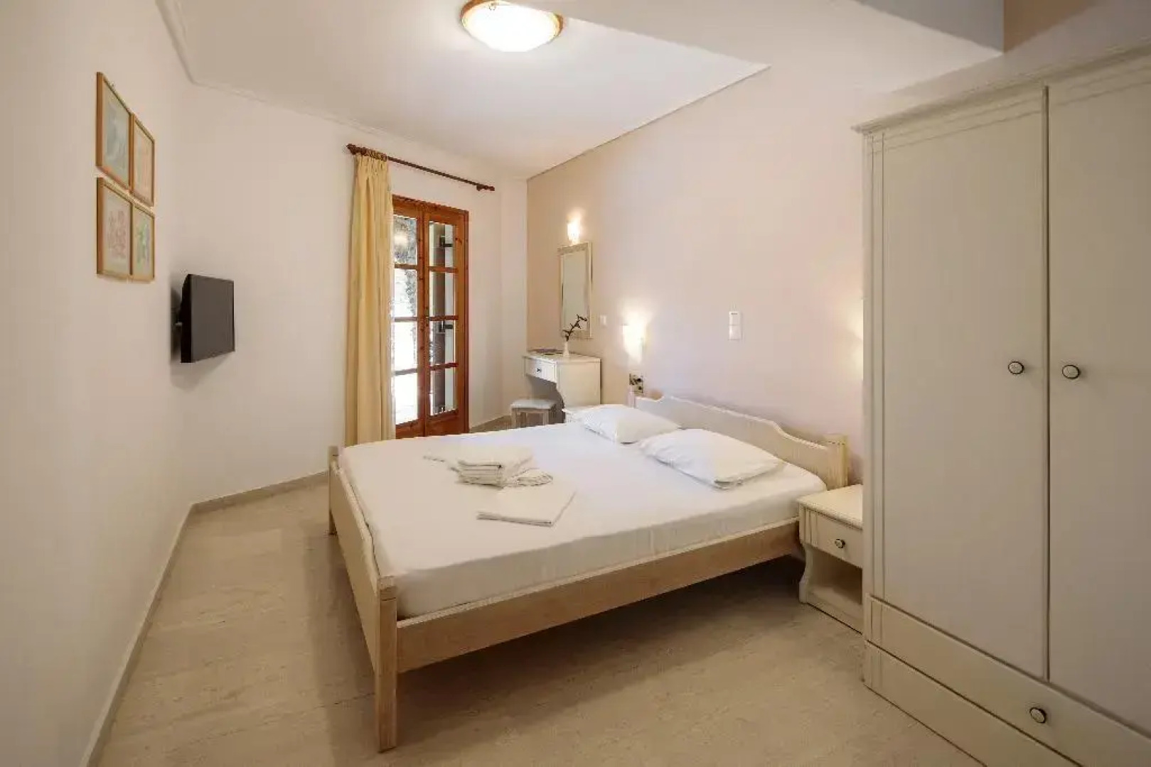 Proteas Hotel & Suites