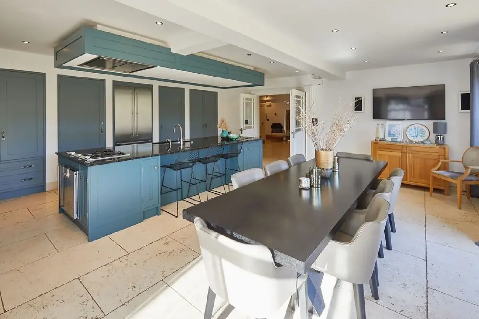 Host Stay The Lakehouse