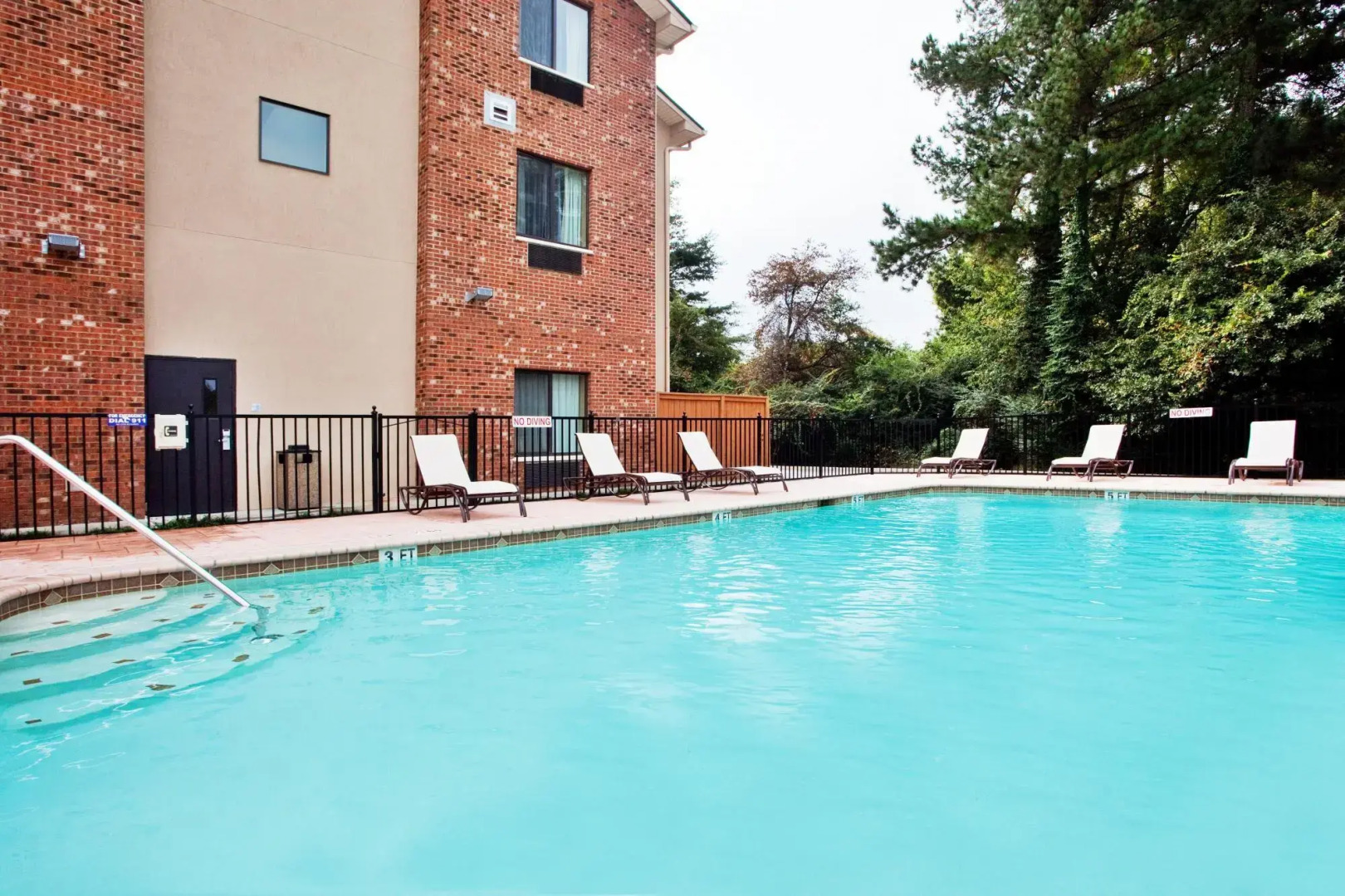 Comfort Inn & Suites Near Lake Lanier