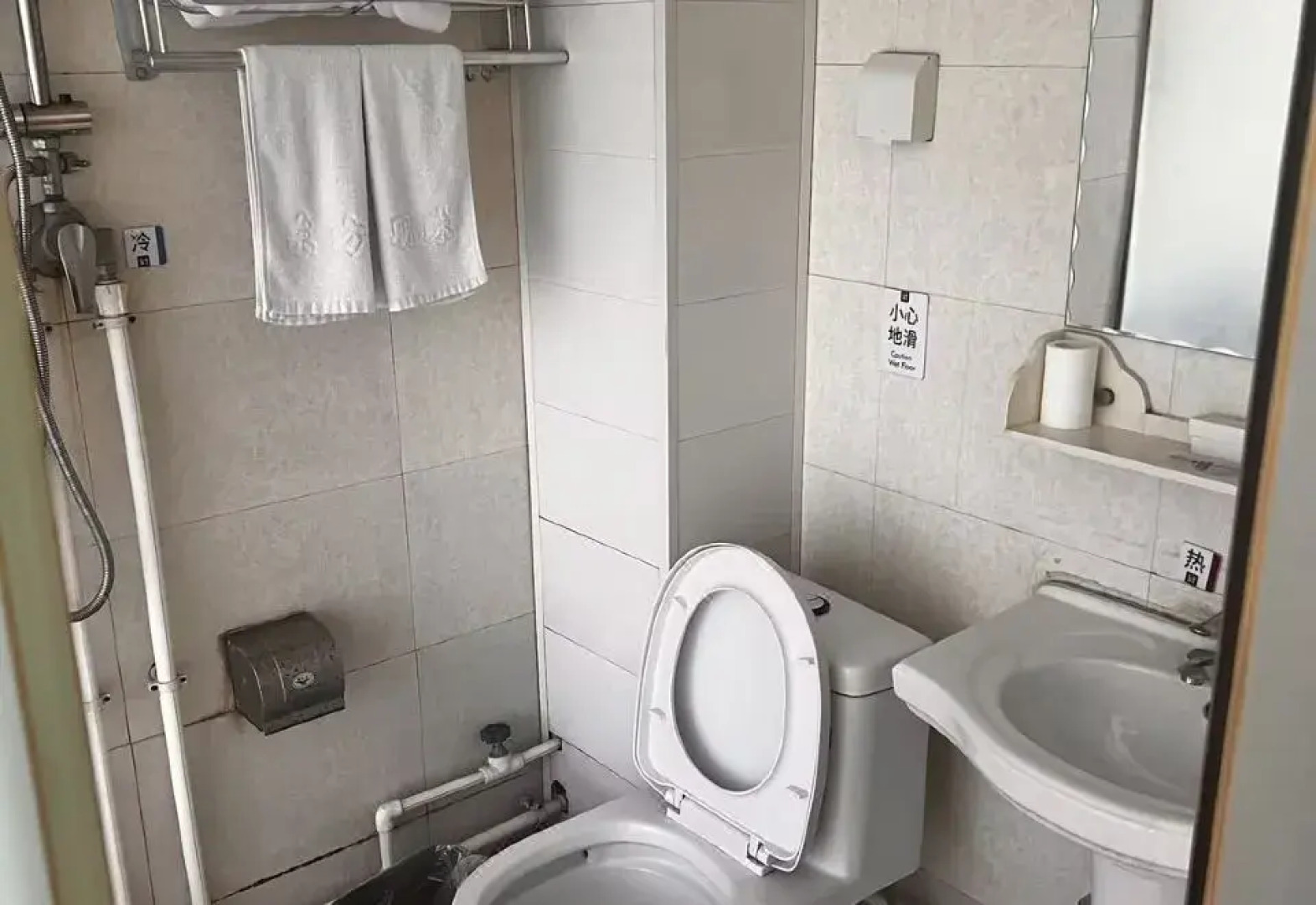 XinYuHaoHotel（formerlyOrientalPearlHotel）